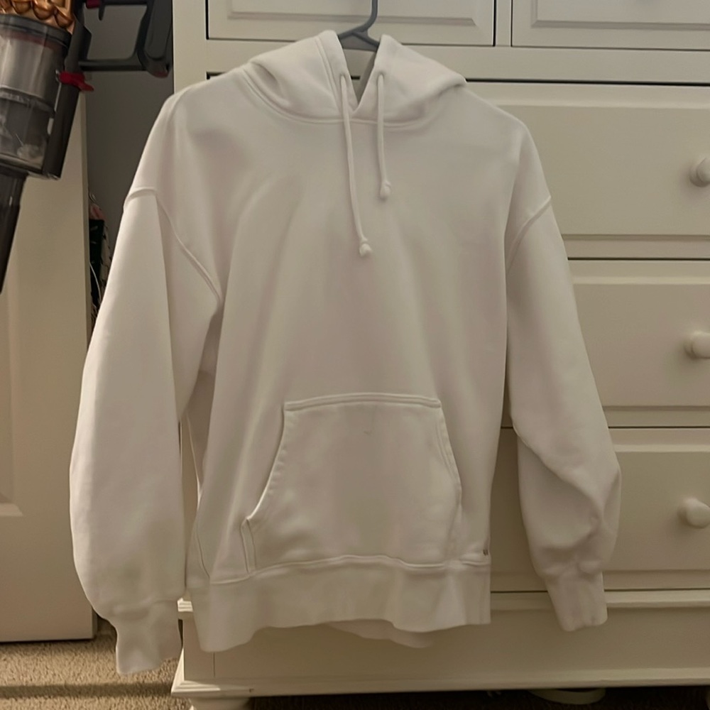 Trendy White hoodie - TNA Aritzia hoodie